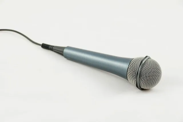 Microphone-banner